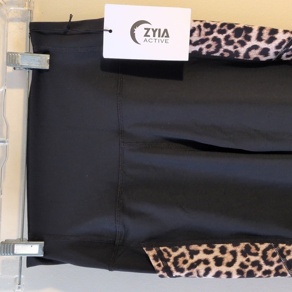 Zyia Women’s Leopard Pocket Brilliant Hi-Rise Capri 20" in Black 4 - Picture 8 of 15